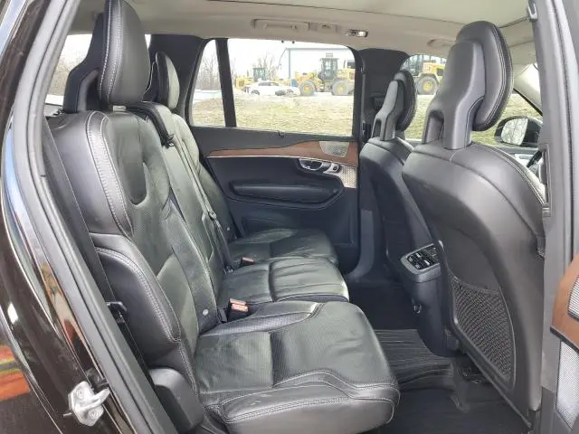 2017 VOLVO XC90 T6  