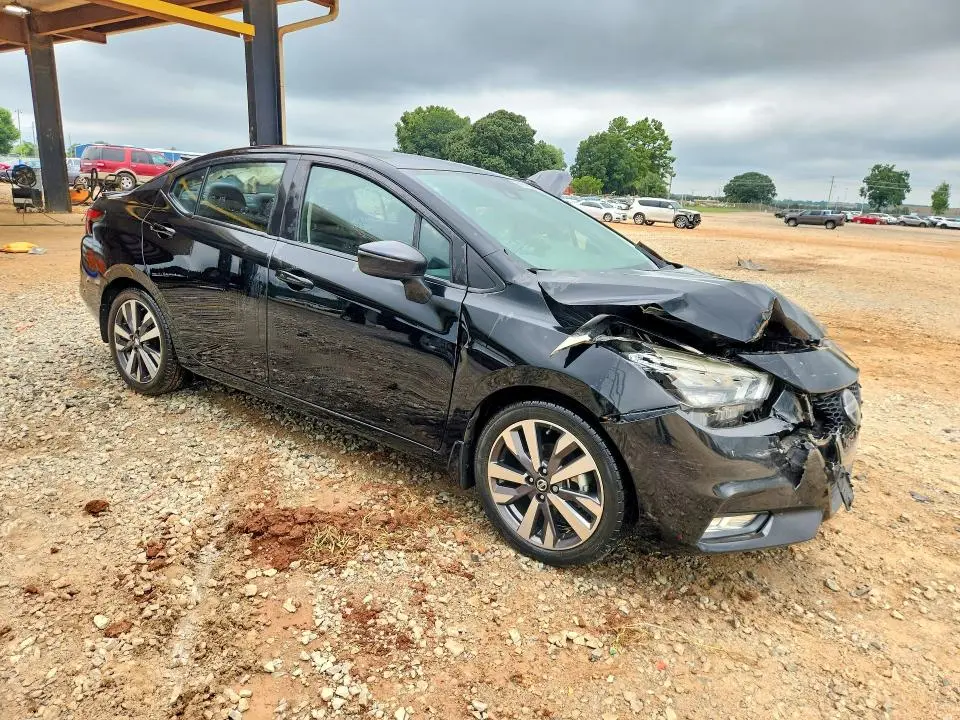 2020 NISSAN VERSA SR  