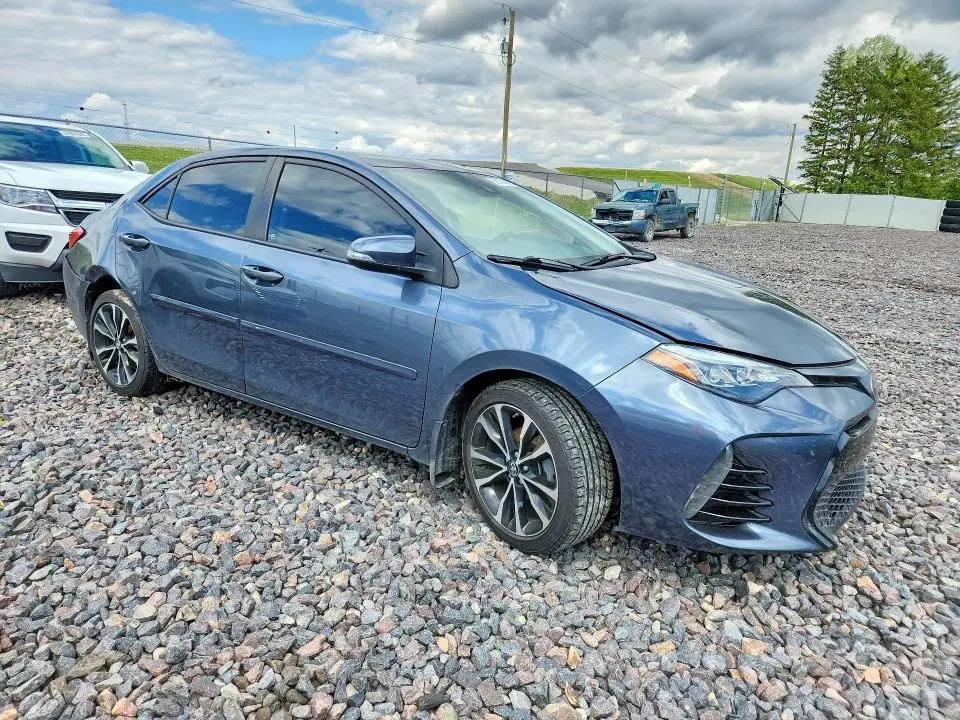 2017 TOYOTA COROLLA SE  