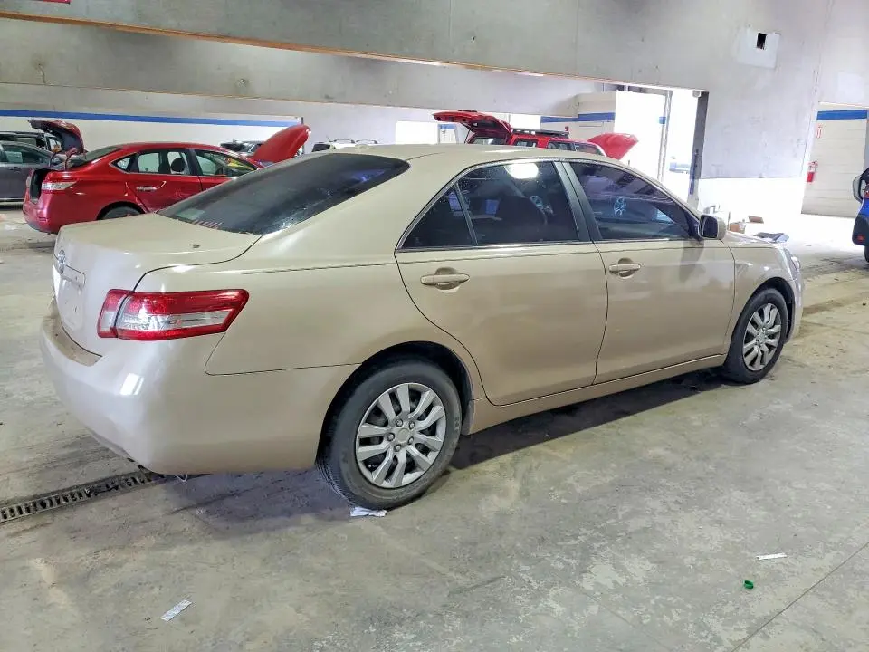 2011 TOYOTA CAMRY LE  
