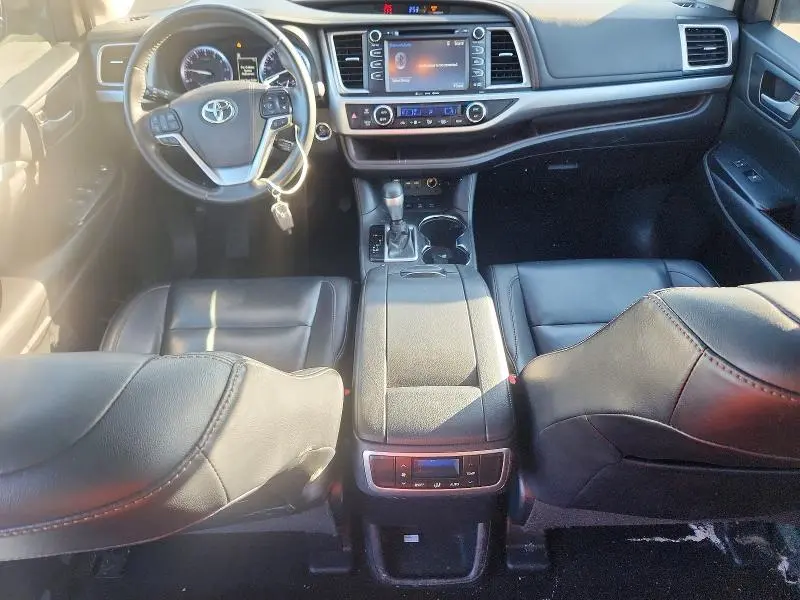 2019 TOYOTA HIGHLANDER XLE  