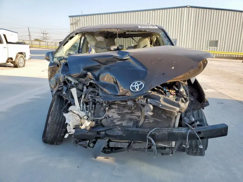 2014 TOYOTA SIENNA LE  