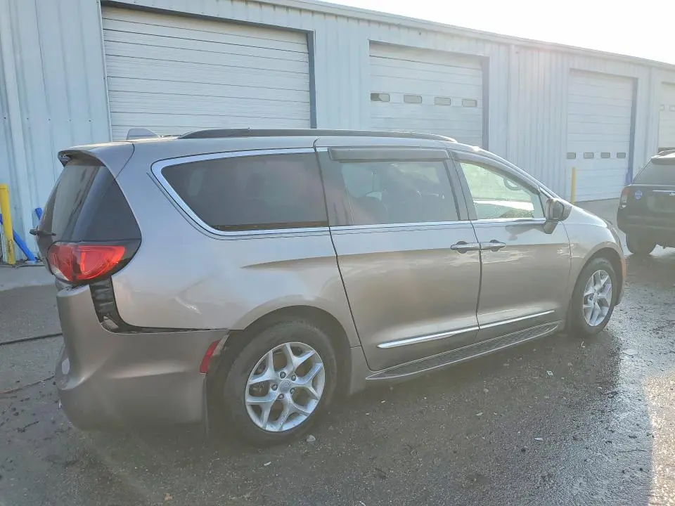2017 CHRYSLER PACIFICA TOURING L  