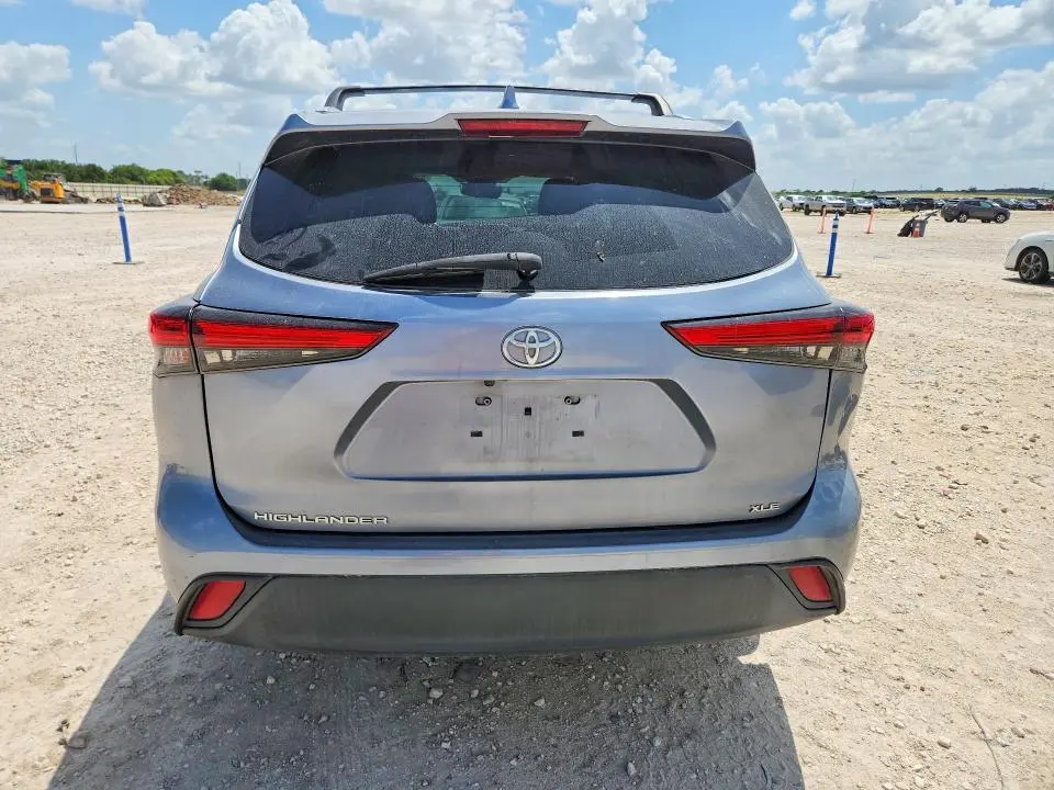 2021 TOYOTA HIGHLANDER XLE  