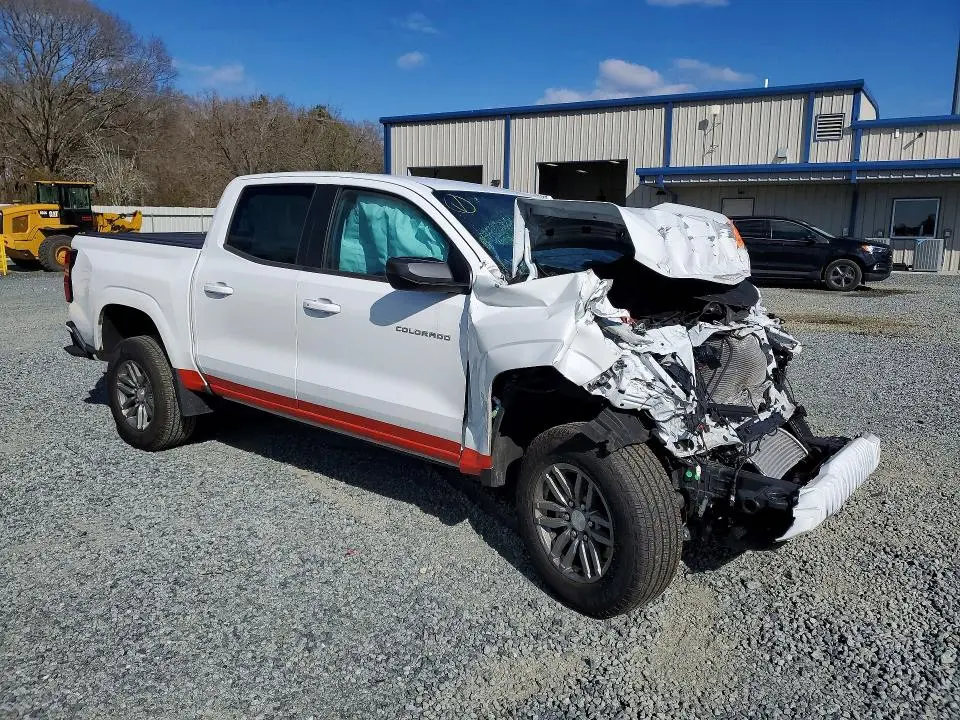2024 CHEVROLET COLORADO LT  
