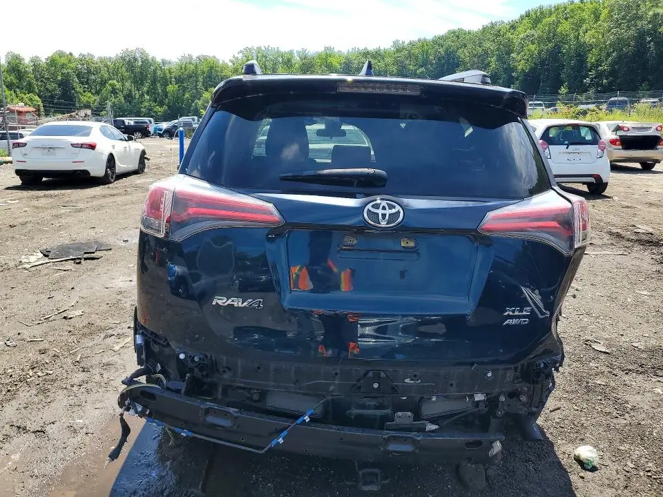 2018 TOYOTA RAV4 XLE  
