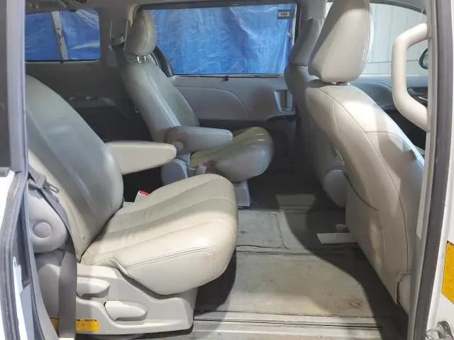 2011 TOYOTA SIENNA LE  