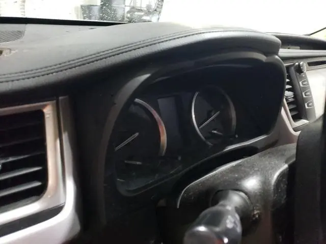 2018 TOYOTA HIGHLANDER SE  