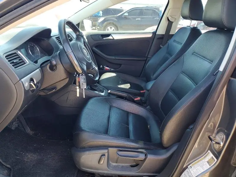 2013 VOLKSWAGEN JETTA SE  