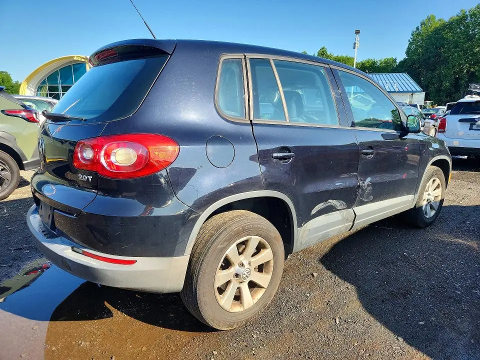 2010 VOLKSWAGEN TIGUAN S  