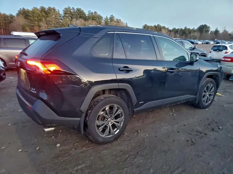 2022 TOYOTA RAV4 XLE PREMIUM  