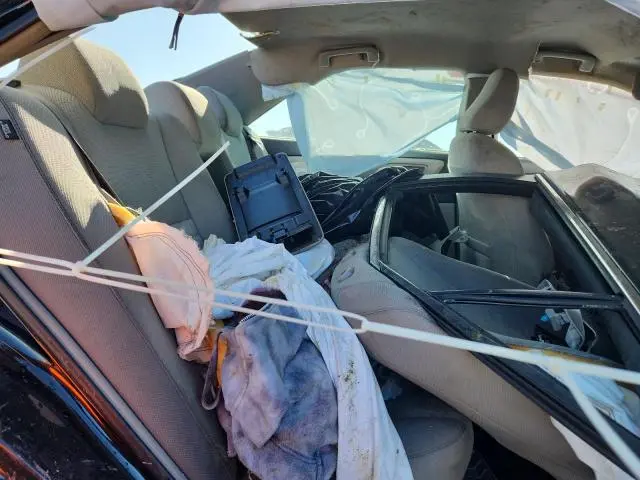 2016 TOYOTA CAMRY LE  