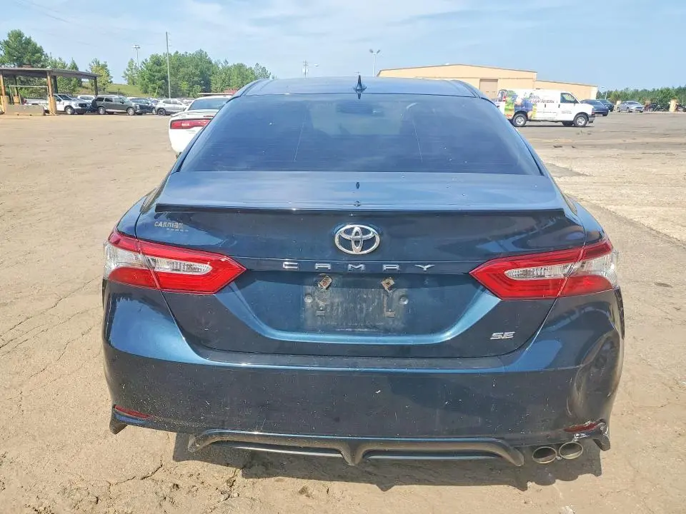 2019 TOYOTA CAMRY SE  