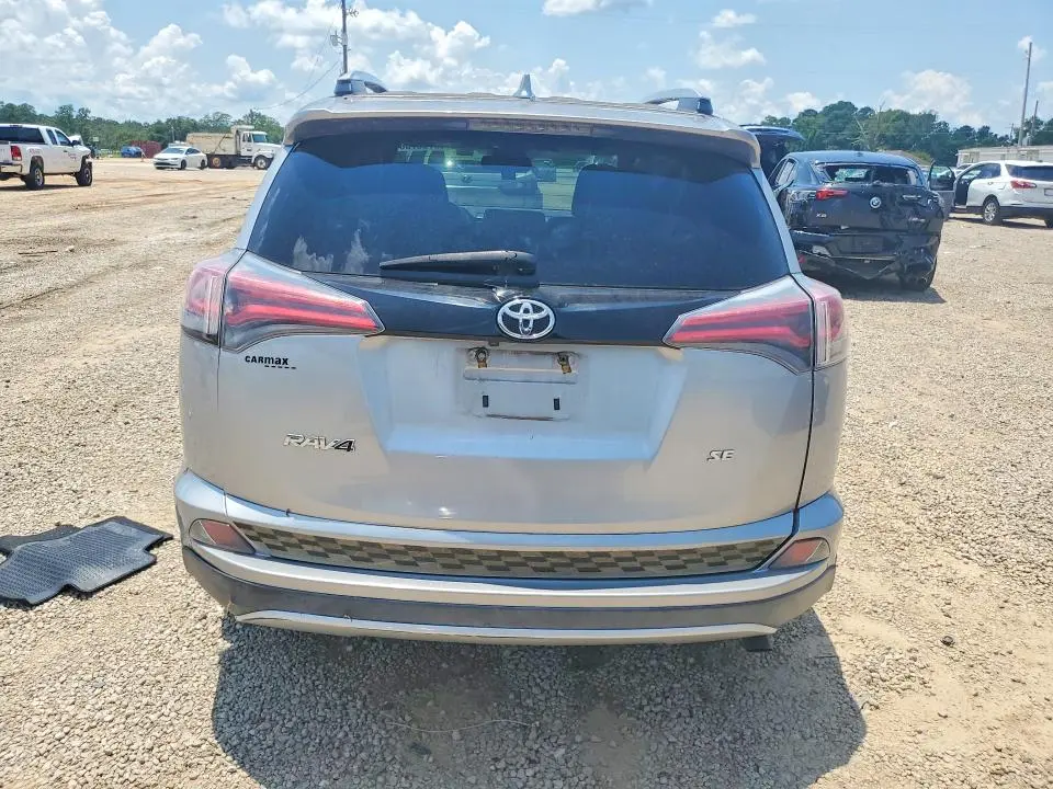 2016 TOYOTA RAV4 SE  