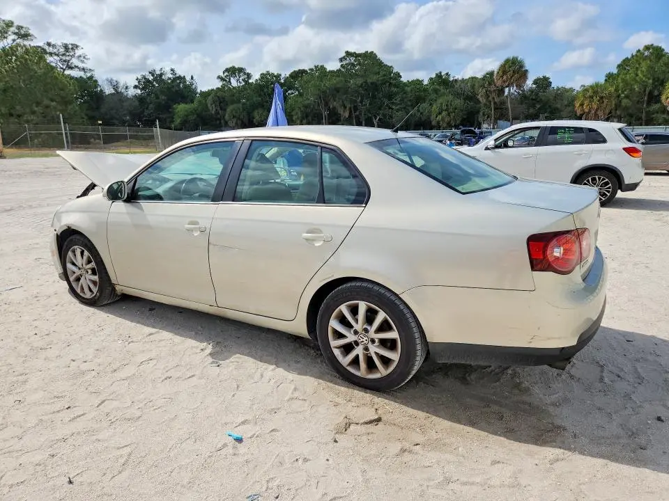 2010 VOLKSWAGEN JETTA LIMITED  