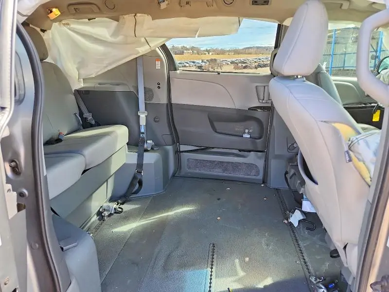 2017 TOYOTA SIENNA XLE 8-PASSENGER  