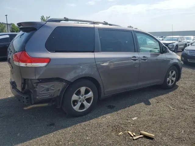 2013 TOYOTA SIENNA LE  