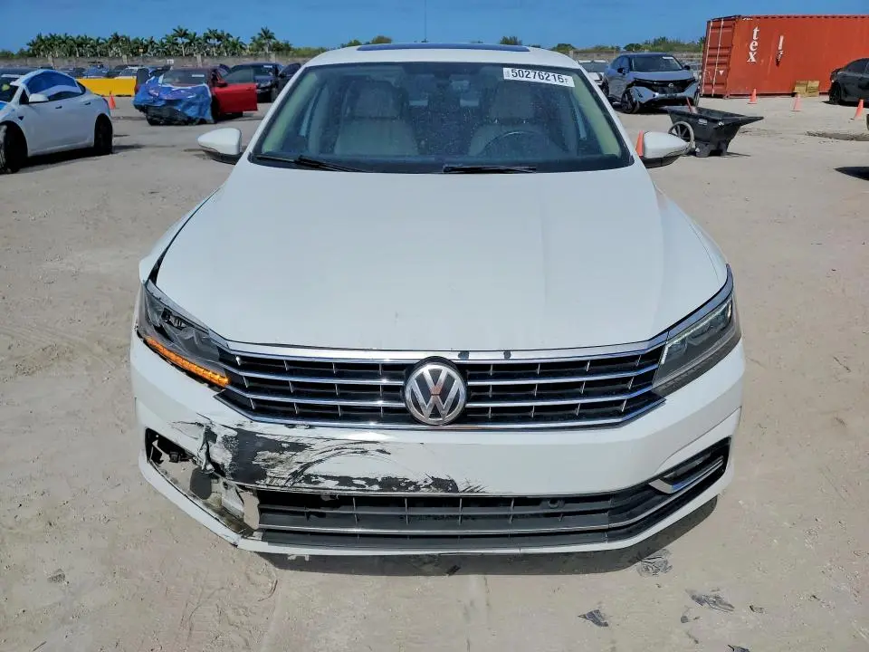 2016 VOLKSWAGEN PASSAT SE  