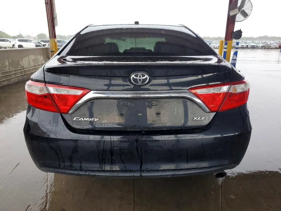 2015 TOYOTA CAMRY XLE  