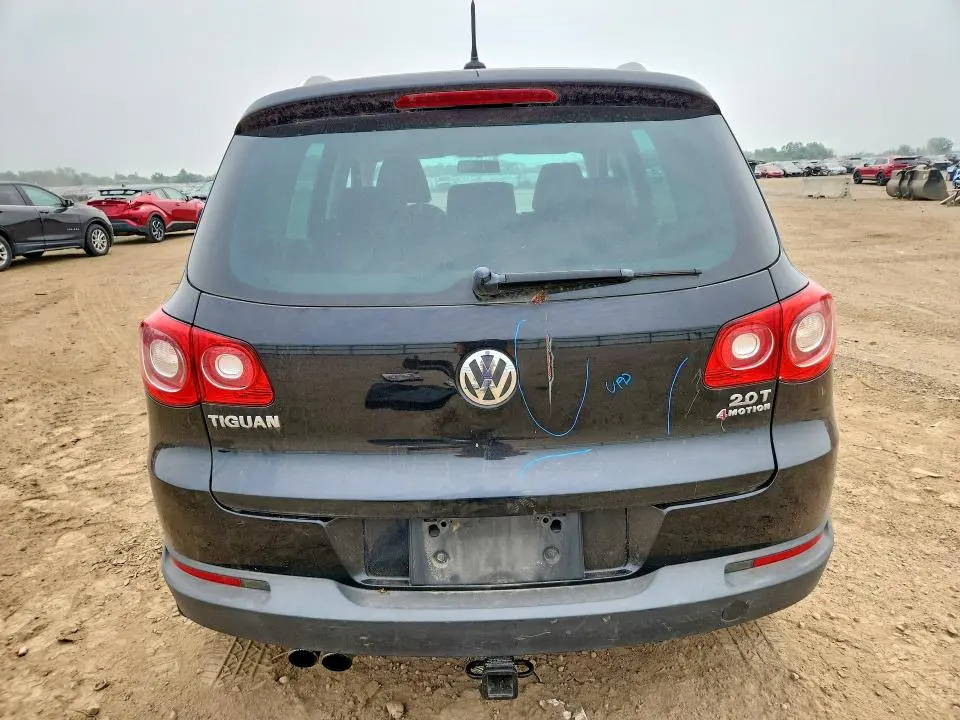 2010 VOLKSWAGEN TIGUAN SE  