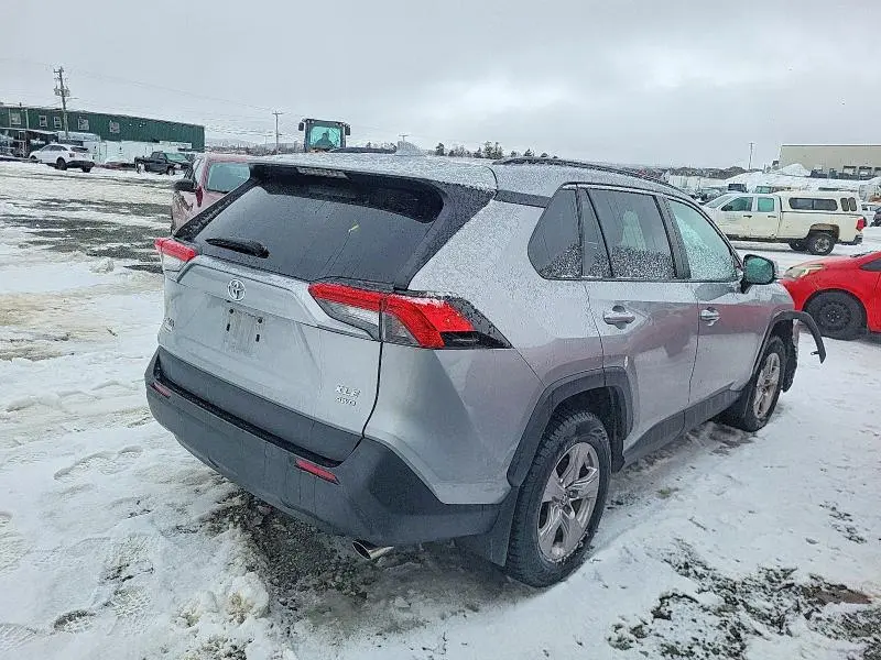 2022 TOYOTA RAV4 XLE  