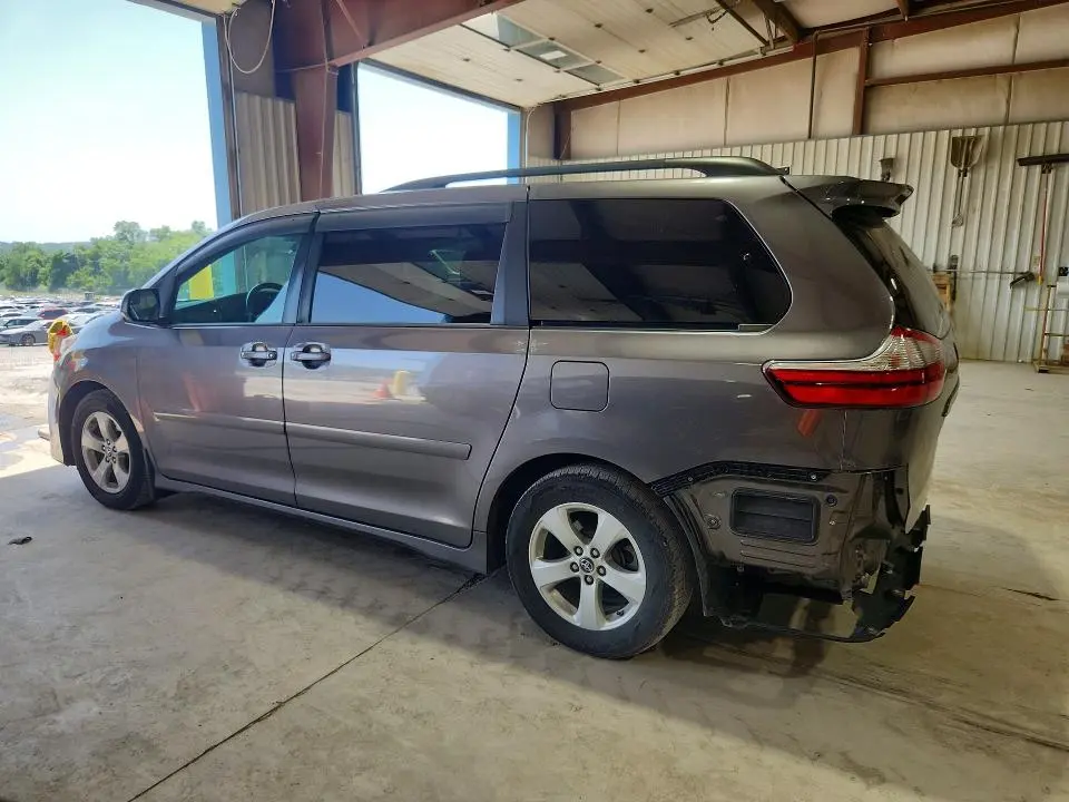 2019 TOYOTA SIENNA LE  