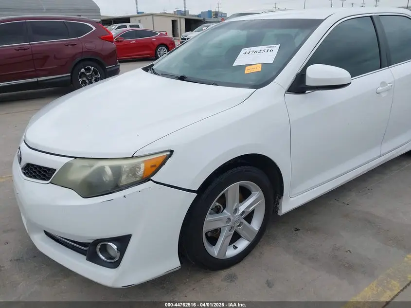 2014 TOYOTA CAMRY SE