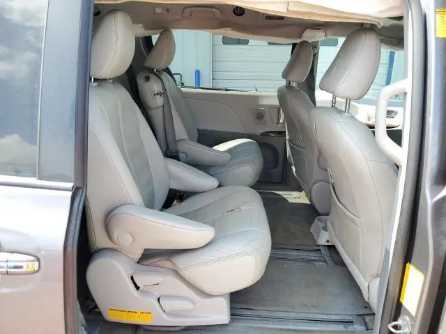 2014 TOYOTA SIENNA XLE  