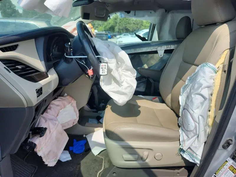 2020 TOYOTA SIENNA XLE PREMIUM 8-PASSENGER  