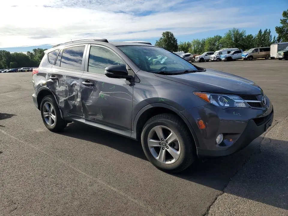 2015 TOYOTA RAV4 XLE  