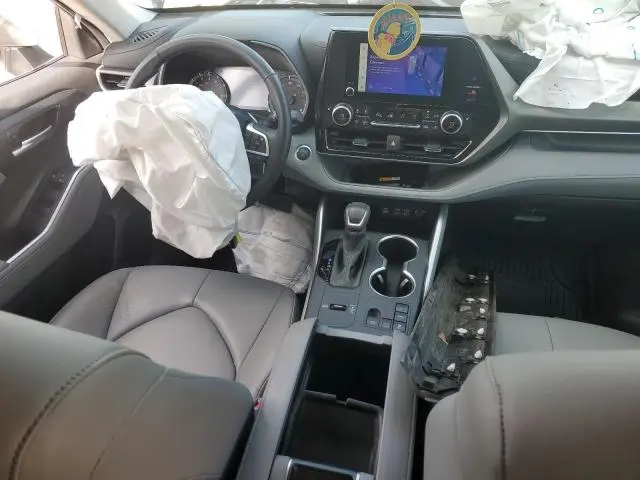 2024 TOYOTA HIGHLANDER LE  