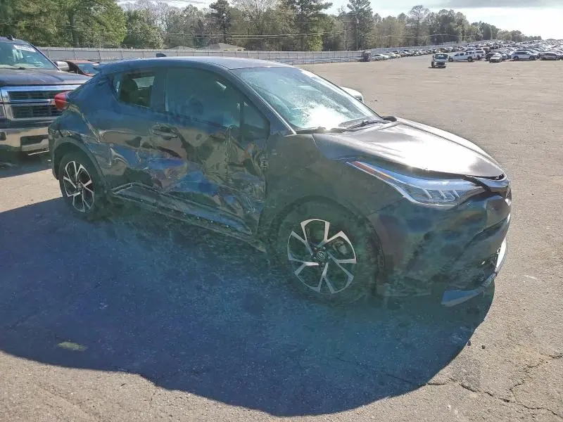 2020 TOYOTA C-HR XLE  