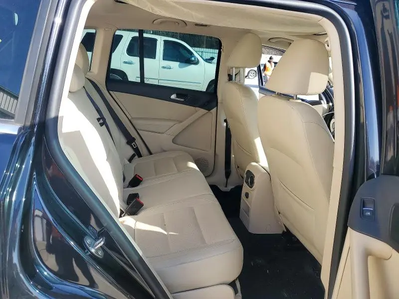 2013 VOLKSWAGEN TIGUAN S  