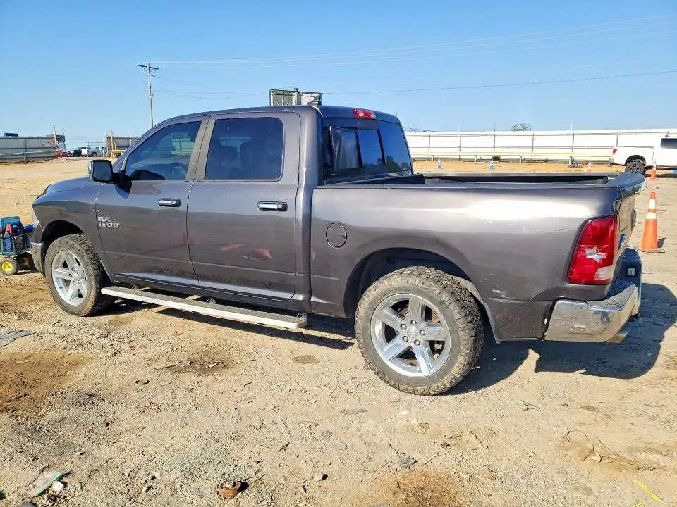 2015 RAM 1500 SLT  
