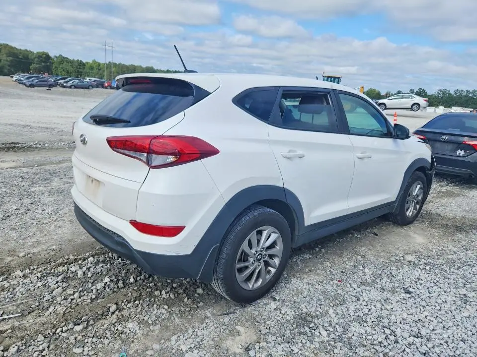 2016 HYUNDAI TUCSON SE  