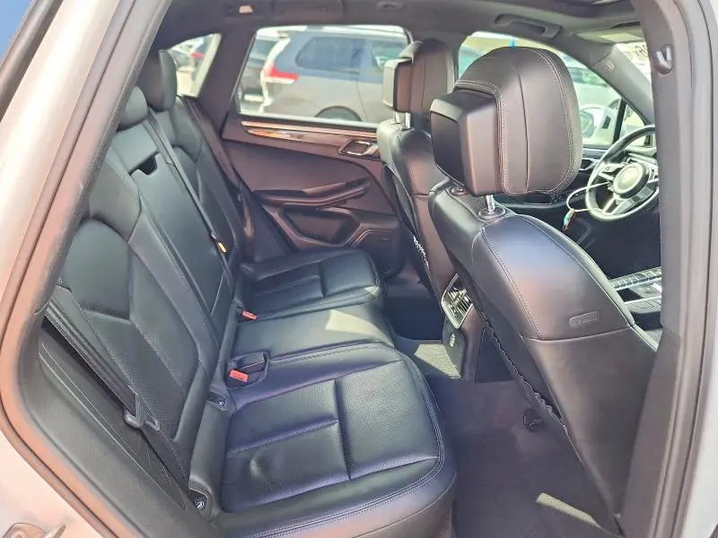2018 PORSCHE MACAN   
