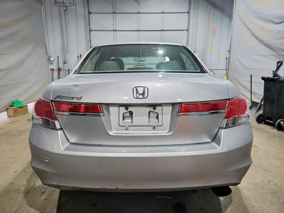 2011 HONDA ACCORD LX  