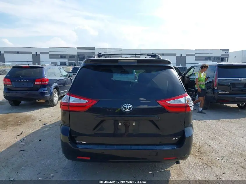 2015 TOYOTA SIENNA XLE 8 PASSENGER