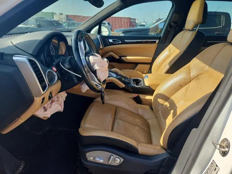 2016 PORSCHE CAYENNE   