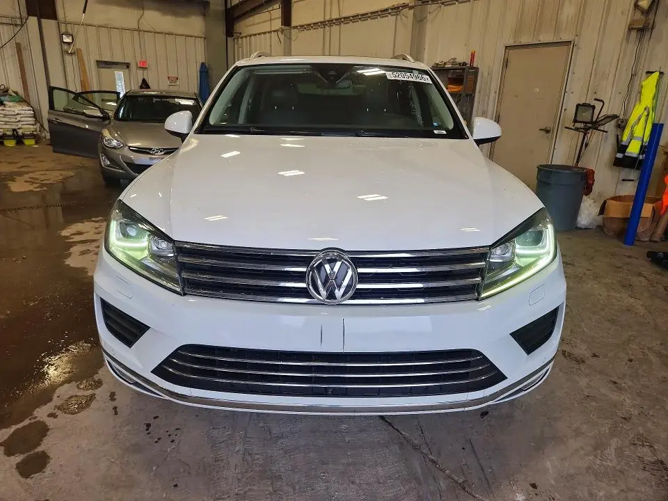 2017 VOLKSWAGEN TOUAREG EXECUTIVE  