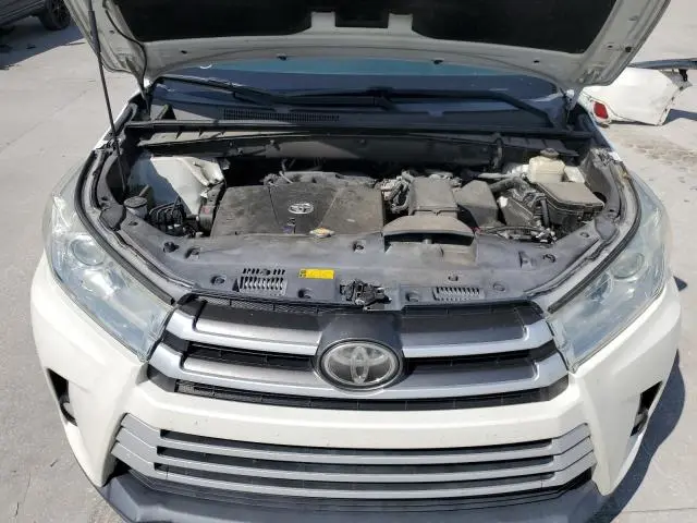 2017 TOYOTA HIGHLANDER SE  