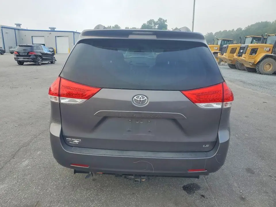 2013 TOYOTA SIENNA LE  