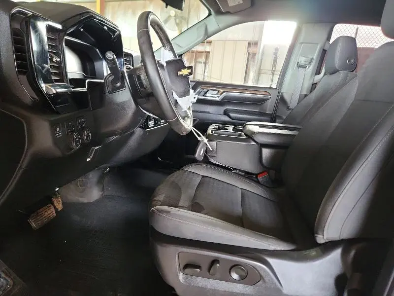 2023 CHEVROLET SILVERADO K1500 LT  
