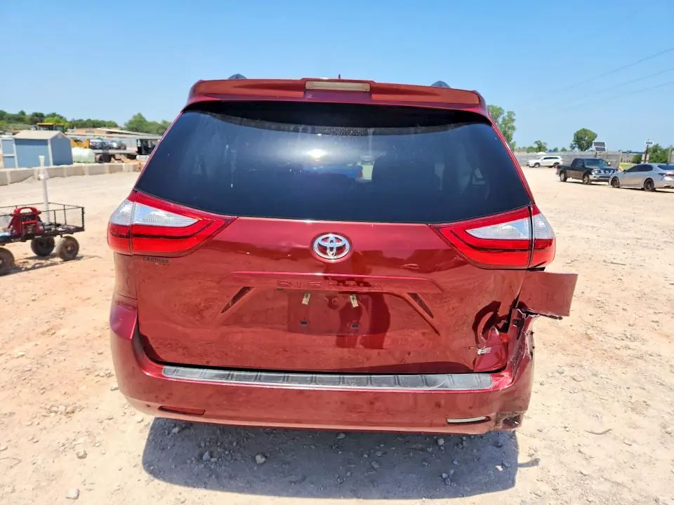 2019 TOYOTA SIENNA LE  