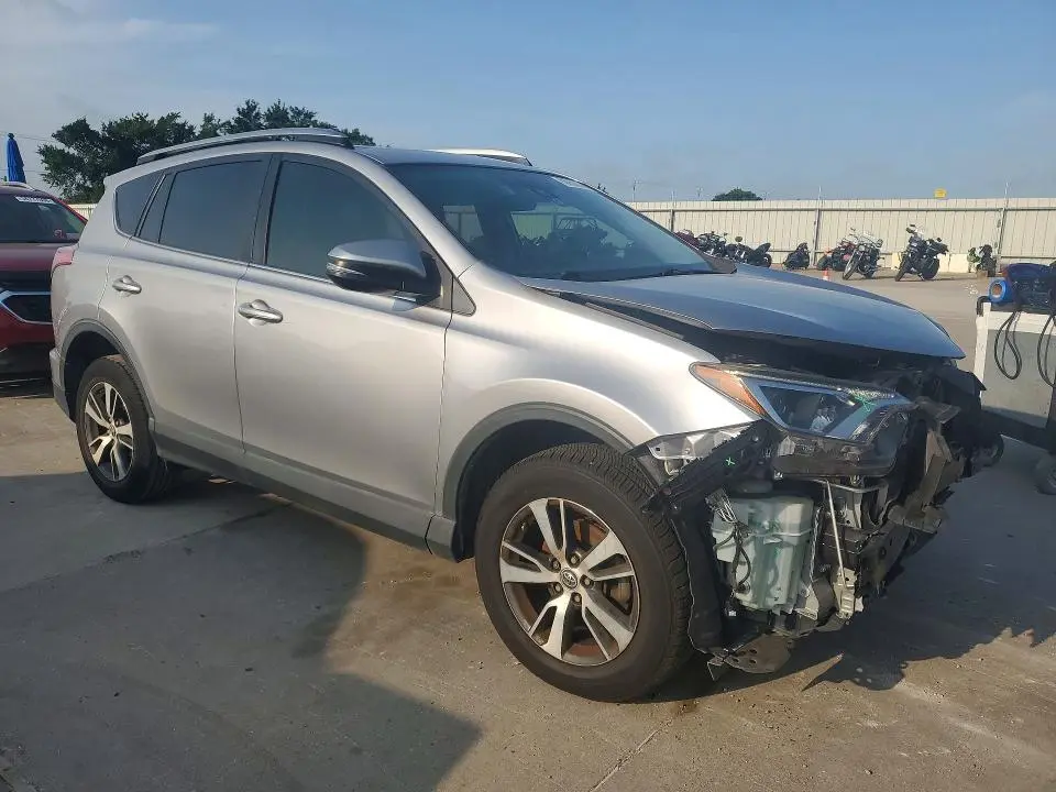 2018 TOYOTA RAV4 XLE  