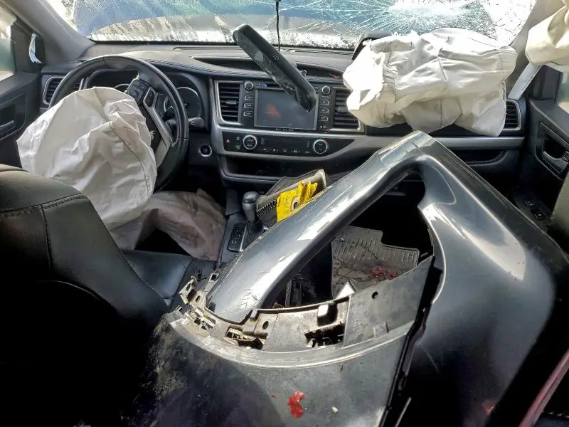 2017 TOYOTA HIGHLANDER SE  