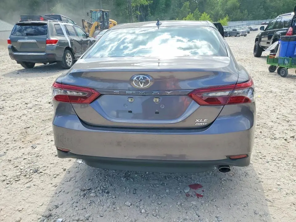 2024 TOYOTA CAMRY XLE  