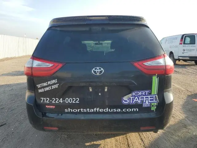2017 TOYOTA SIENNA LE  