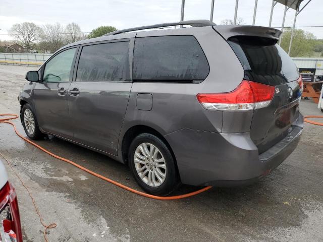 2013 TOYOTA SIENNA XLE