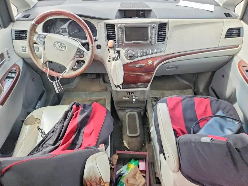 2011 TOYOTA SIENNA LIMITED 7-PASSENGER  